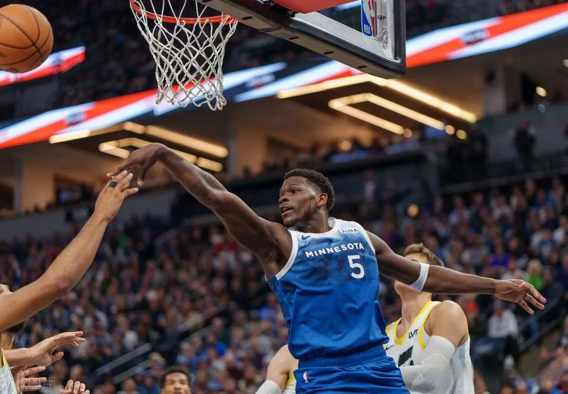 米乐-关于这也行？风云突变明尼苏达森林狼赛前调整名单明尼苏达森林狼防线松动备战NBA总决赛，詹姆斯在瑞士队比赛中连败的信息