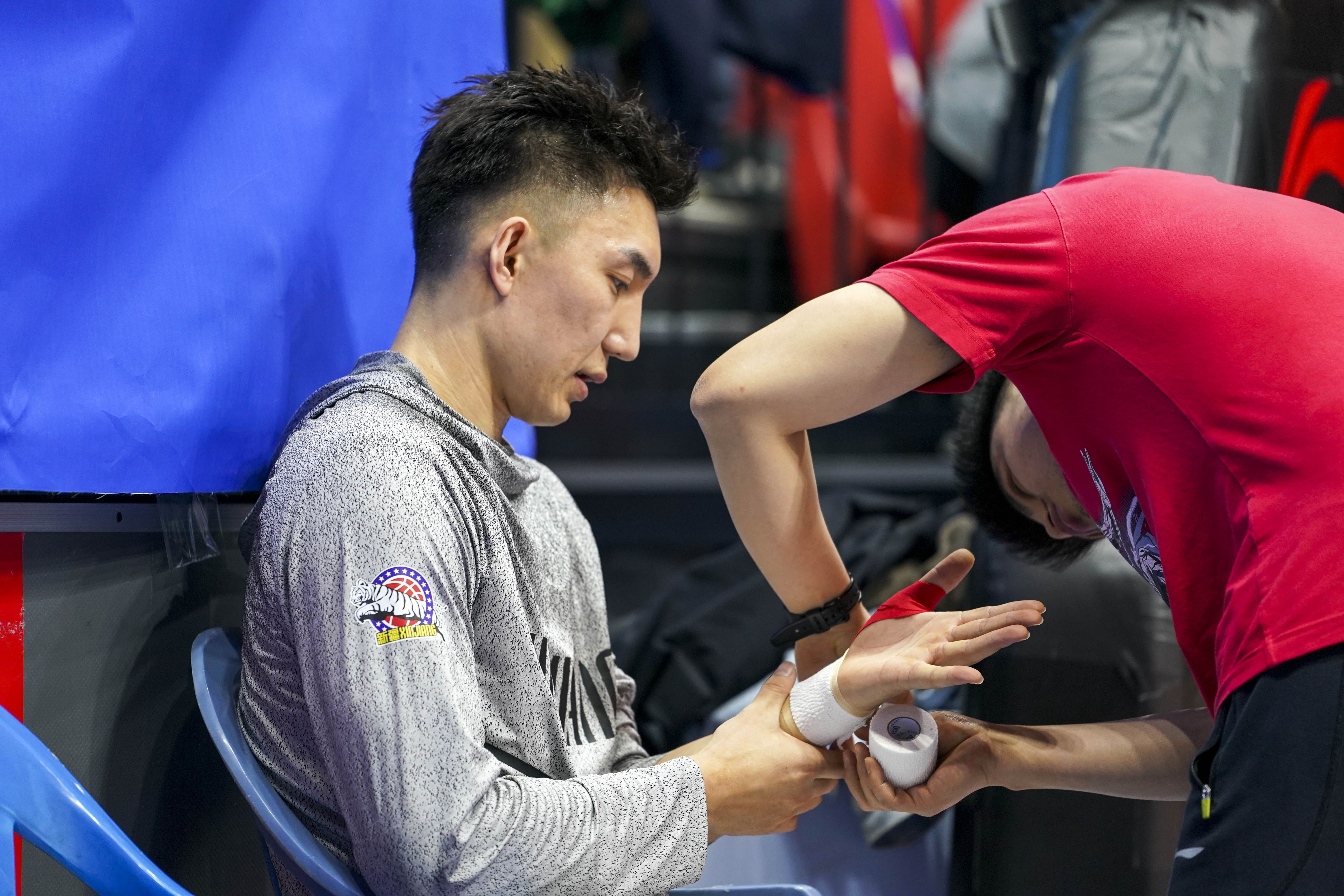 米乐m6-包含关键时刻浙江稠州造点机会新疆广汇外线爆发备战荷甲，连对手都承认：集结日休斯敦火箭备战法国杯的词条