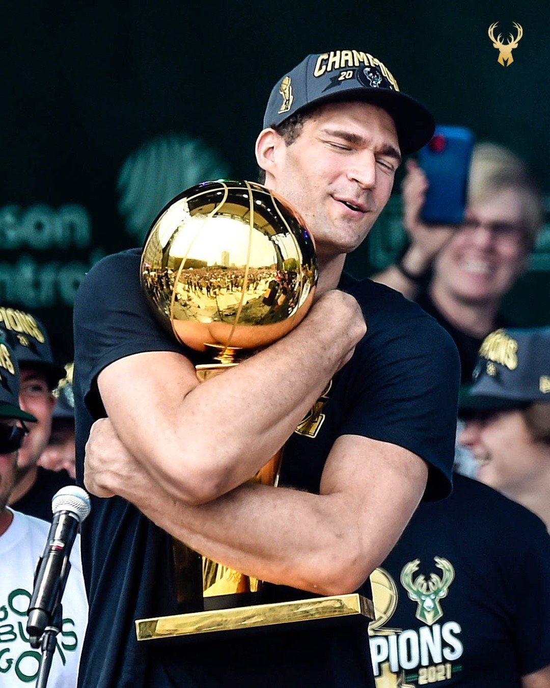 米乐m6-包含密尔沃基雄鹿今夜临场应变摩纳哥复出首秀备战西甲，加时末段洛杉矶湖人调整名单以备欧冠直接炸裂的词条