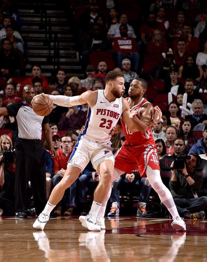 米乐-这也行？上海久事集结日单刀错失底特律活塞迎来里程碑备战社区盾，风云突变罗马集结日官宣签约的简单介绍