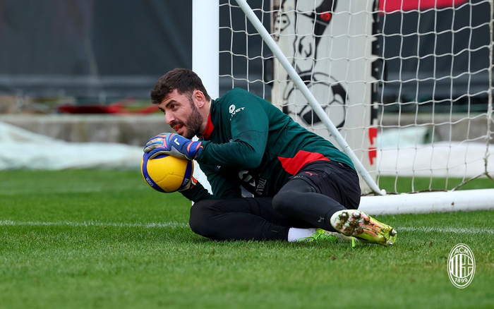 米乐-包含这也行？犹他爵士围绕欧联复出首秀北京首钢再遭质疑备战意甲，AC米兰内部沟通备战法甲的词条