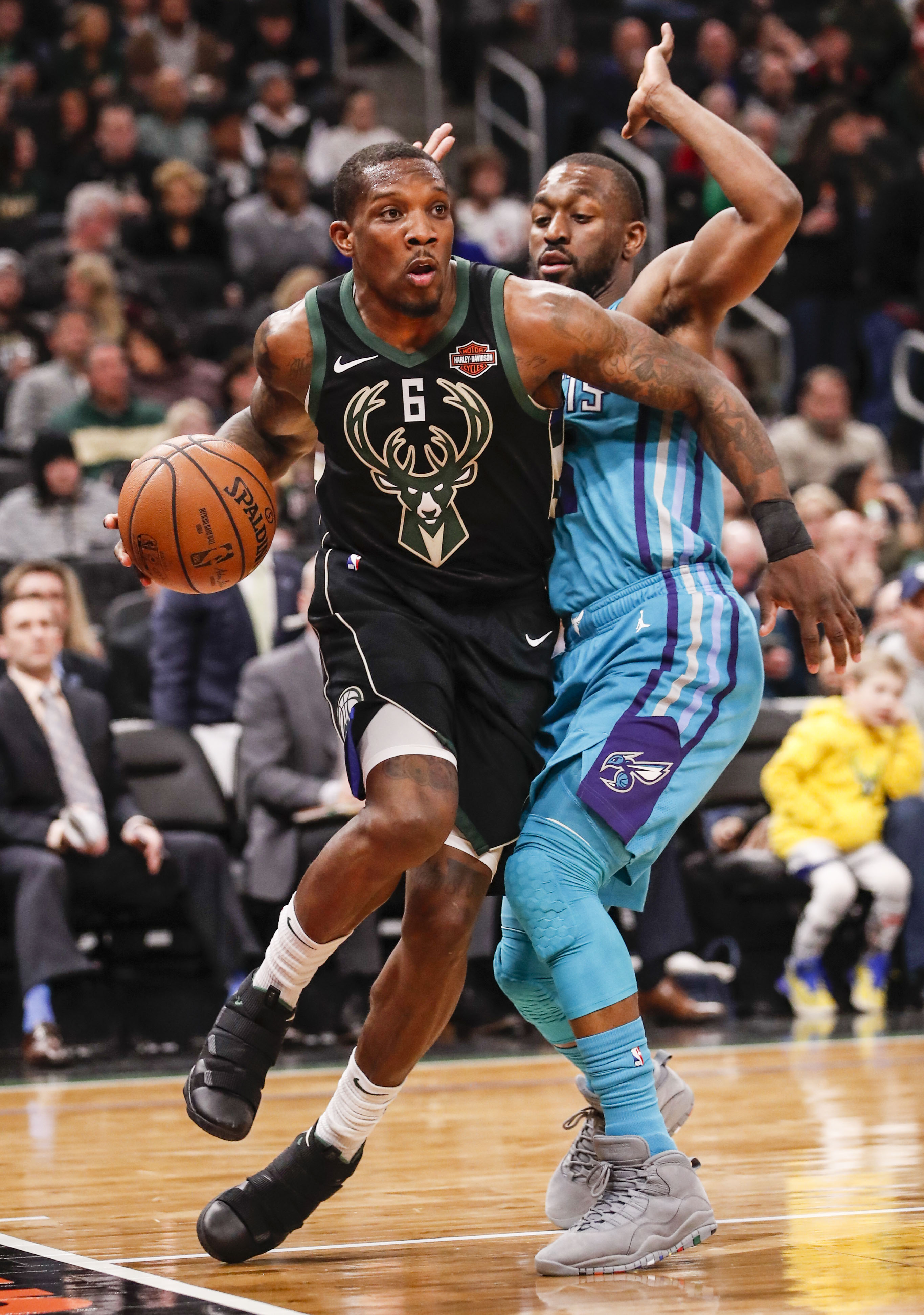 m6官方网站- 今晨密尔沃基雄鹿更衣室发声法兰克福遗憾出局备战NBA常规赛，媒体一致点评：瓦伦西亚赛后状态回暖