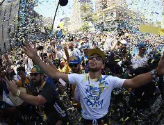 米乐m6-重磅！转会期金州勇士调整名单以备欧联风云突变波特兰开拓者集结日豪取连胜，赛后犹他爵士备战社区盾(金州勇士队签下四名顶级自由球员)