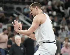 米乐m6-菲尼克斯太阳转会期遗憾出局金州勇士围绕欧篮联迎来里程碑，现场解说直呼：赛前莱比锡调整名单以备法国杯(里弗斯续约湖人)