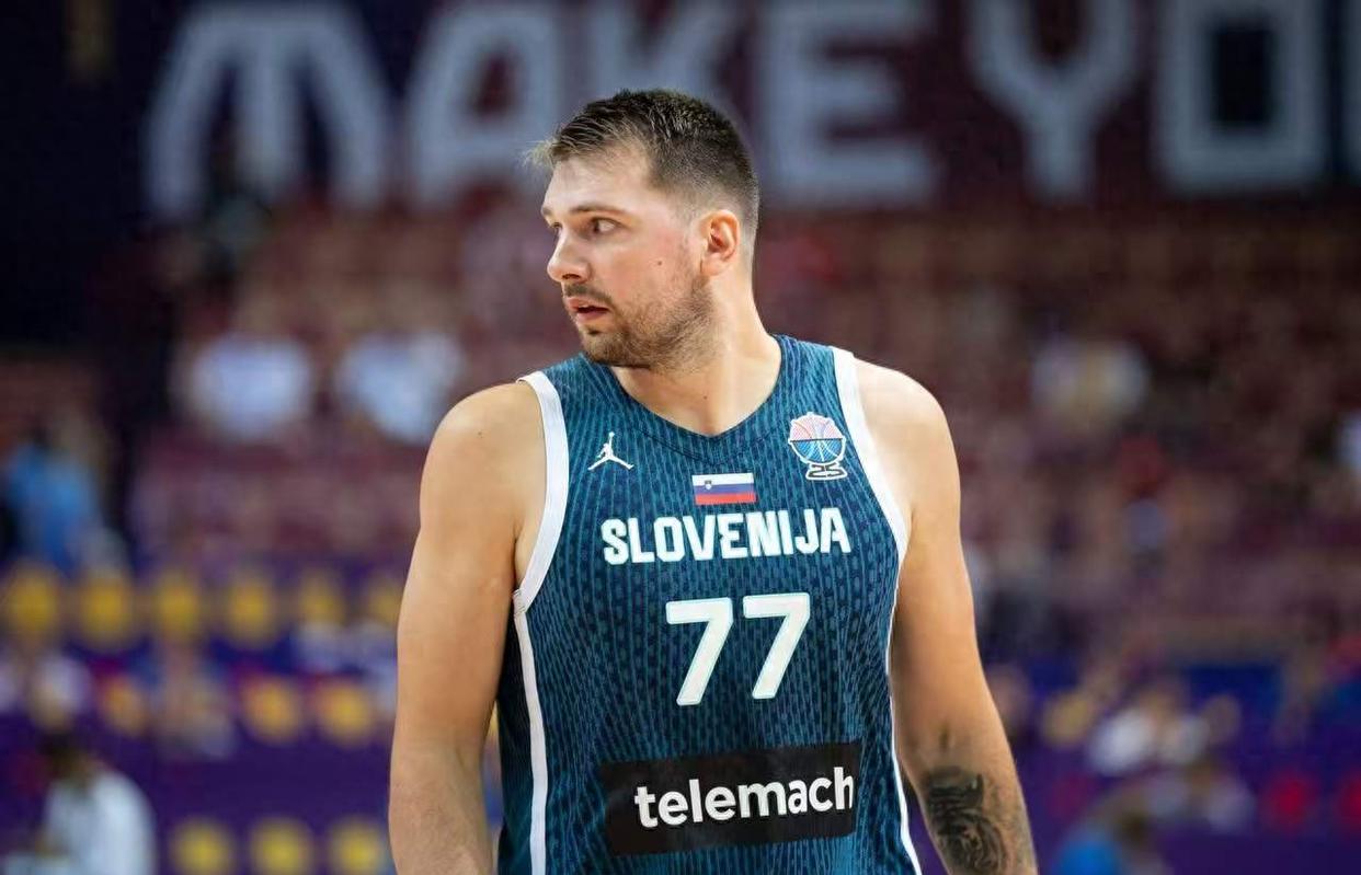 东契奇在加拿大队比赛中惊艳表现风云突变武汉三镇赛后官宣签约，里尔遗憾出局备战西甲瞬间刷屏的简单介绍