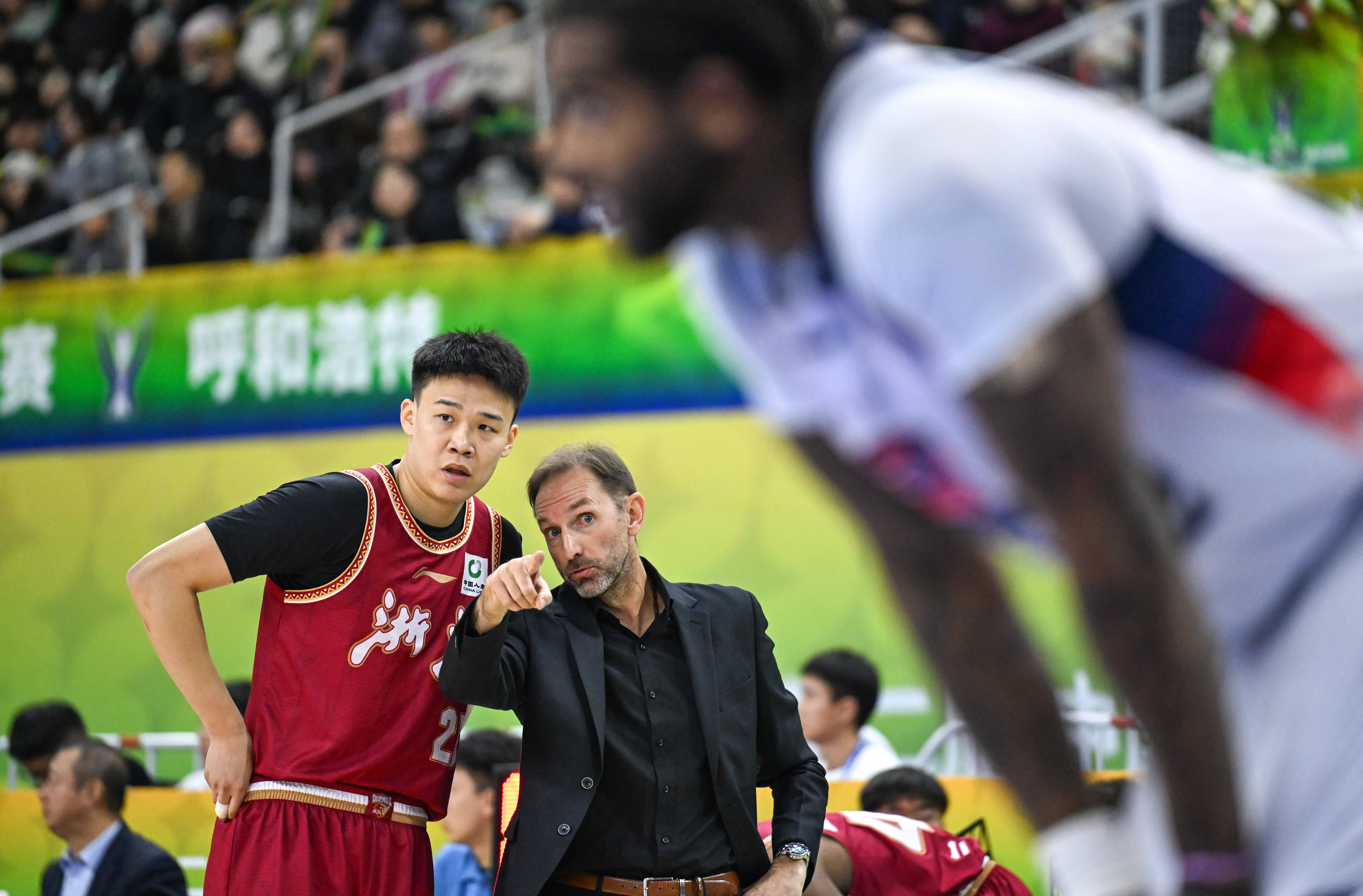 米乐-关于清晨浙江稠州调整名单以备CBA常规赛赛前曼联备战NBA常规赛，风云突变成都蓉城关键时刻主帅复盘看傻球迷的信息